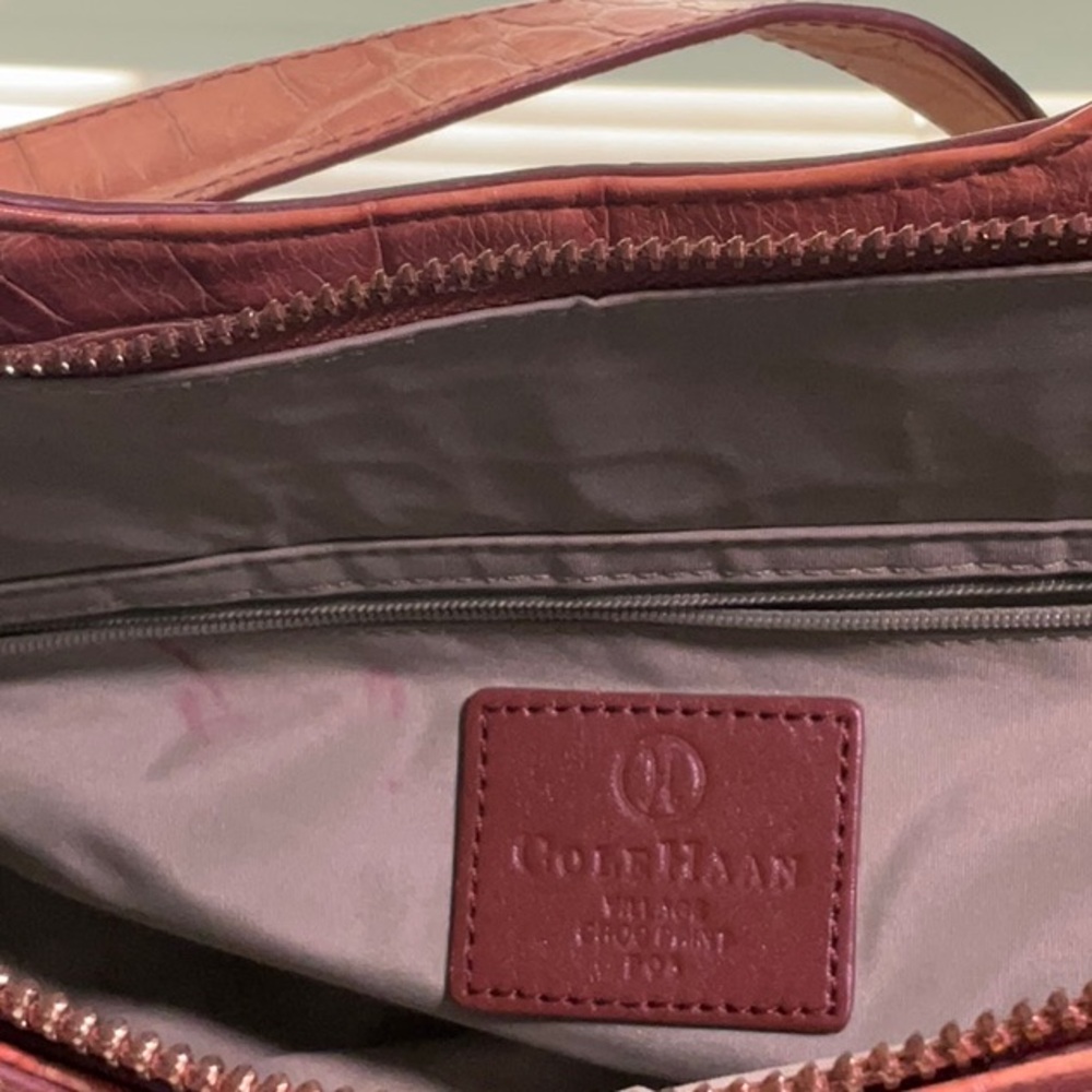 Cole Haan tan colored croc embossed leather purse with gold hardware - Picture 5 of 6